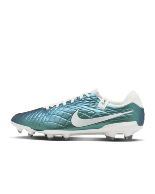 Tacos de futbol FG de corte low Nike Tiempo Emerald Legend 10 Pro. Nike